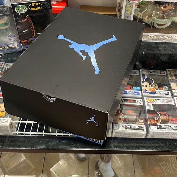 Jordan 5 UNC - Picture 2 of 2